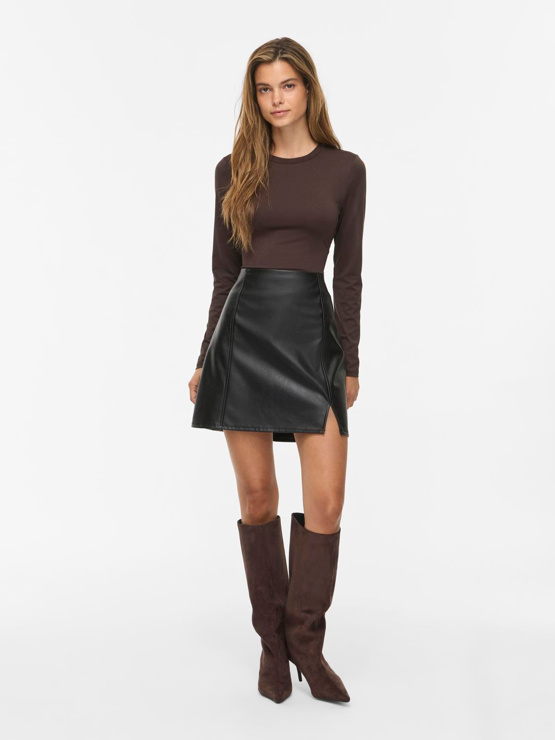 model_shot-front_full